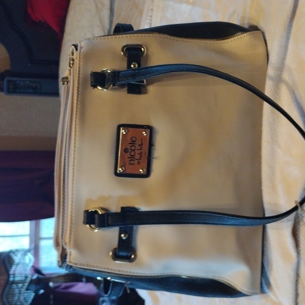 4@30.00  or 30.00 Ladies Handbag by NICOLE KILLIAN